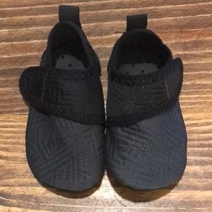 Soft rubber sole black baby swim shoes or first walker shoes